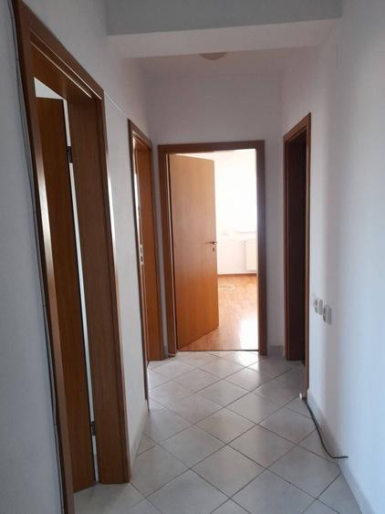 Apartament cu 2 camere decomandat, mobilat în Europa