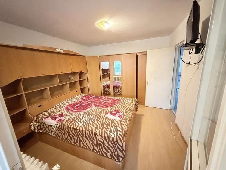 Apartament cu 3 camere decomandat în Valea Ialomiței