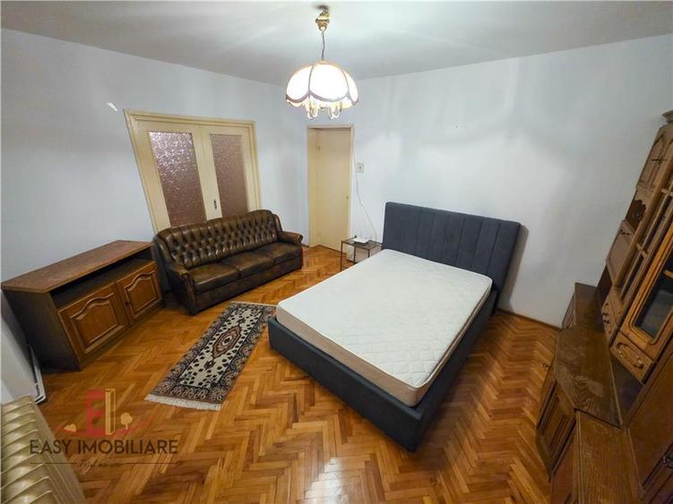 Apartament cu 3 camere decomandat în Cornișa
