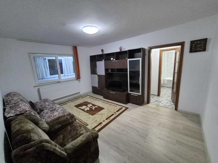 Apartament cu 2 camere semidecomandat în Exterior Vest