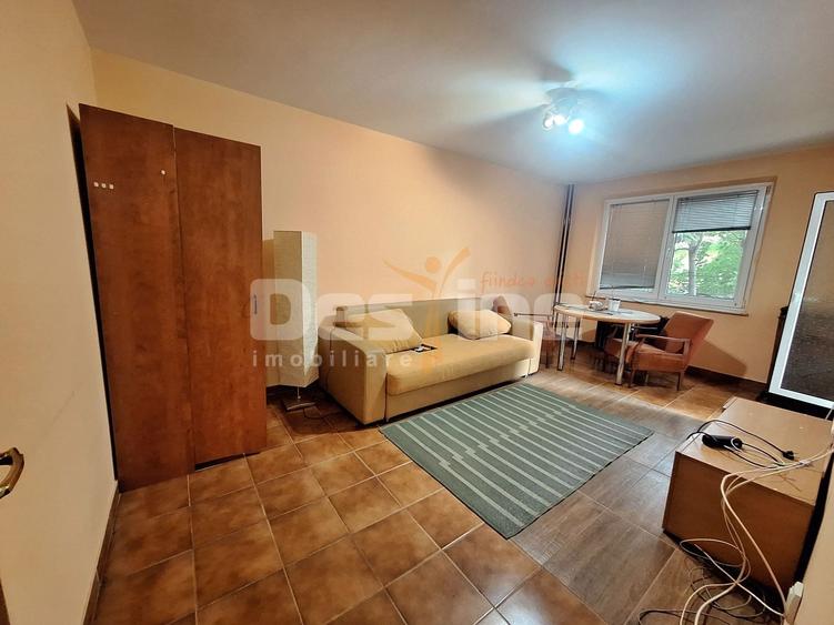 Apartament cu 3 camere decomandat, mobilat în Dristor