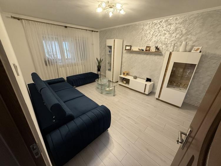 Apartament cu 4 camere decomandat în Radu Negru