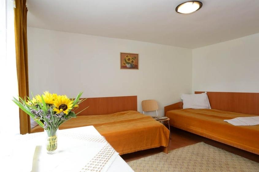 Casă individuală cu 5 camere cu Canalizare în Dâmbul Rotund