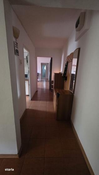 Apartament cu 3 camere semidecomandat în Central