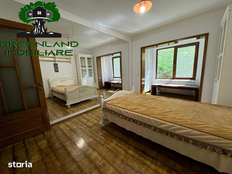 Apartament cu 7 camere decomandat în Bucium