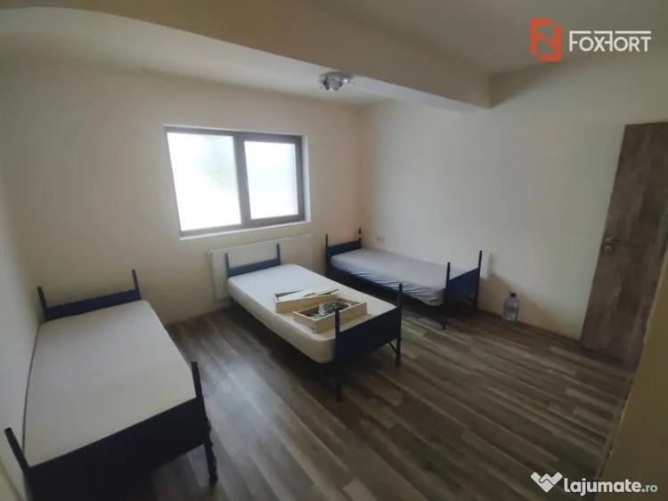 Casă cu 9 camere cu Teren 300 Mp în Dumbrăvița