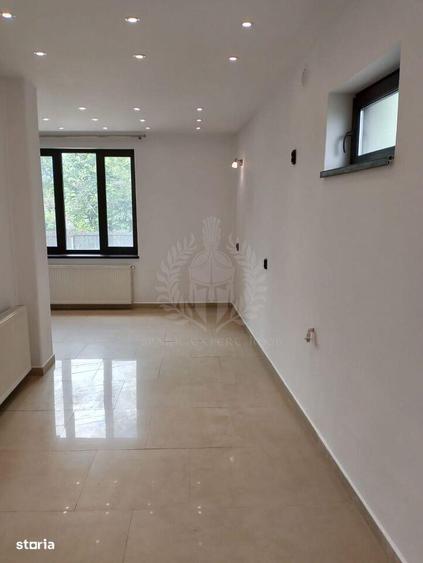 Casă cu 10 camere cu Teren 350 Mp în Central