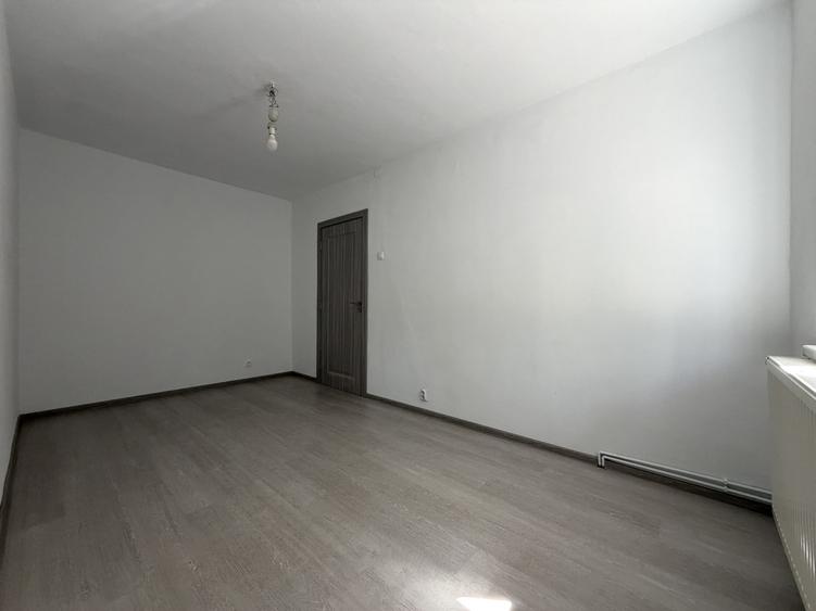 Apartament cu 3 camere decomandat în Aradului