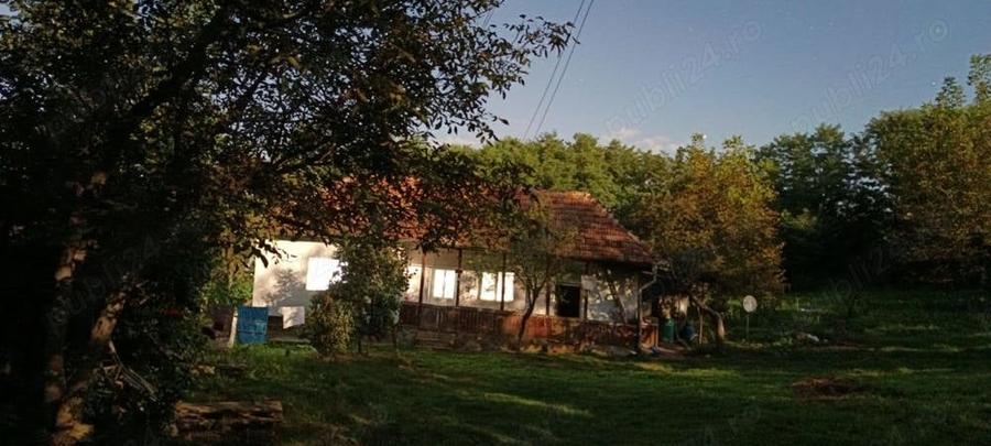 Casă cu 3 camere în Cătina