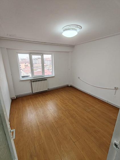 Apartament cu 2 camere decomandat în Casa de Cultură