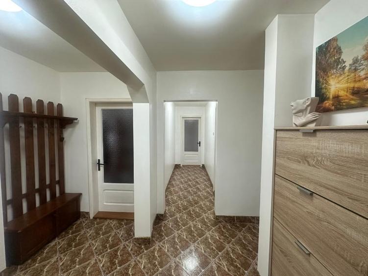 Apartament cu 4 camere decomandat în Republicii
