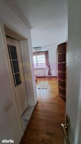 Apartament cu 4 camere în Decebal
