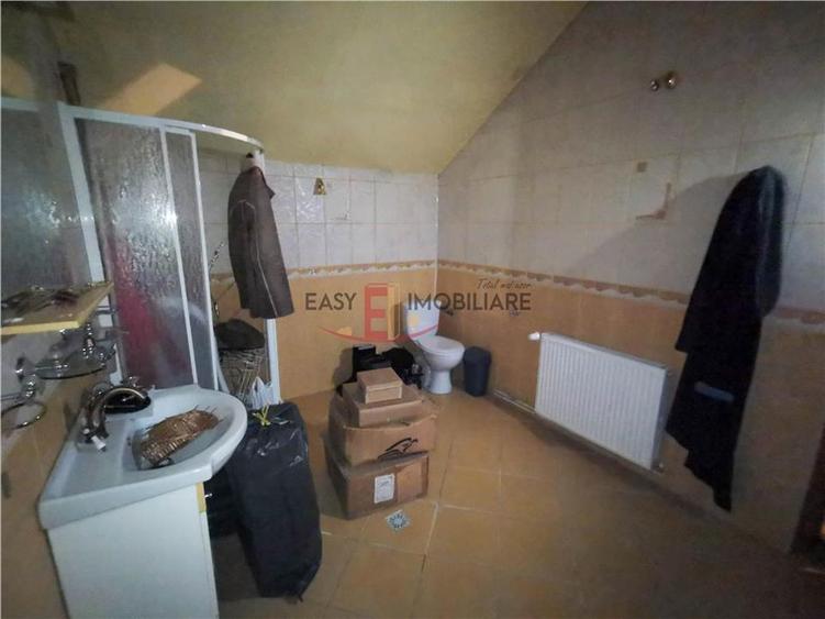 Casă individuală cu 3 camere cu Garaj în Unirii