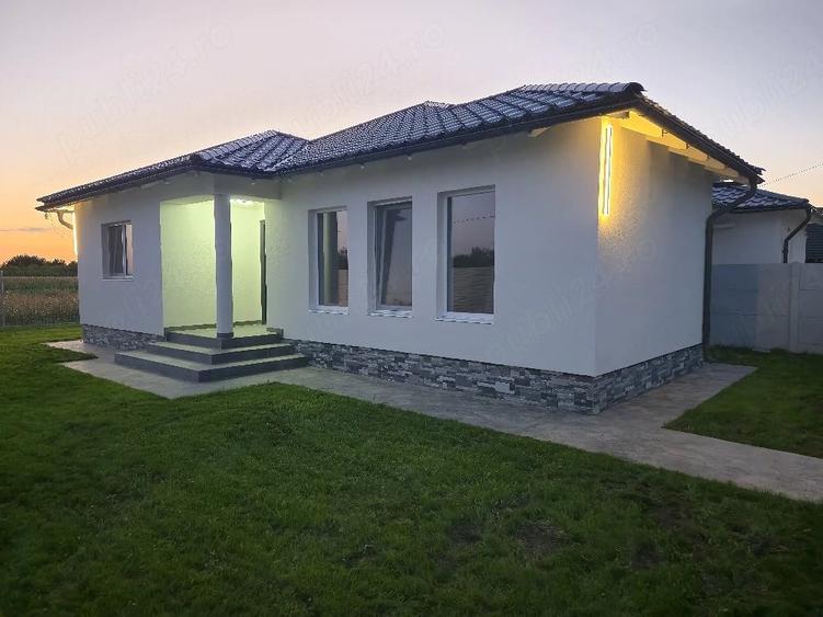 Casă cu Teren 300 Mp în Parța