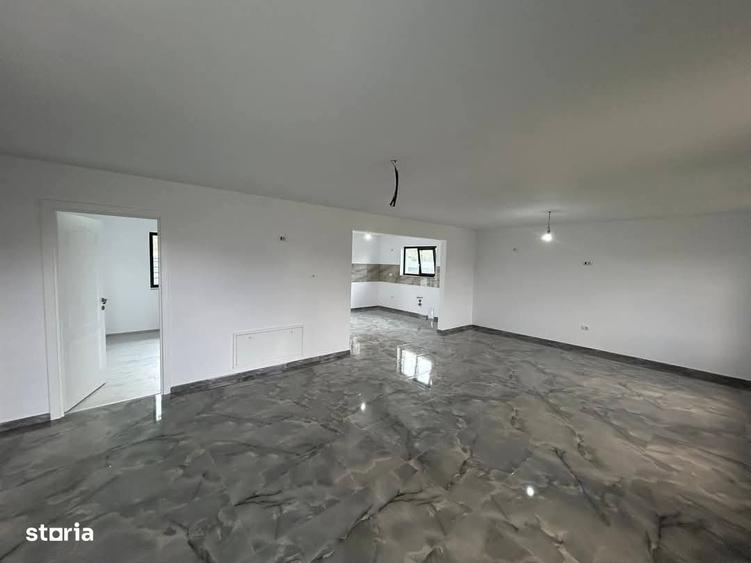 Casă cu 4 camere cu Teren 700 Mp în Central