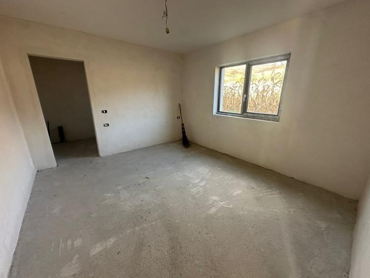 Casă individuală cu 3 camere cu Teren 450 Mp în Ampoița