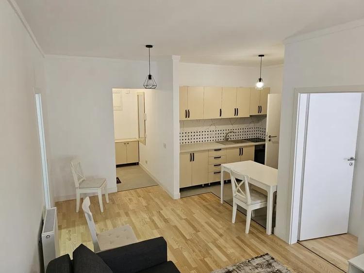 Apartament cu 2 camere semidecomandat, mobilat în Jiului