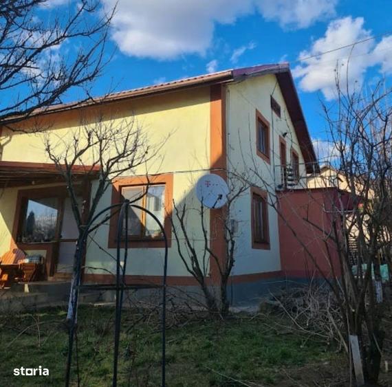 Casă cu 5 camere cu Teren 500 Mp în Domnești