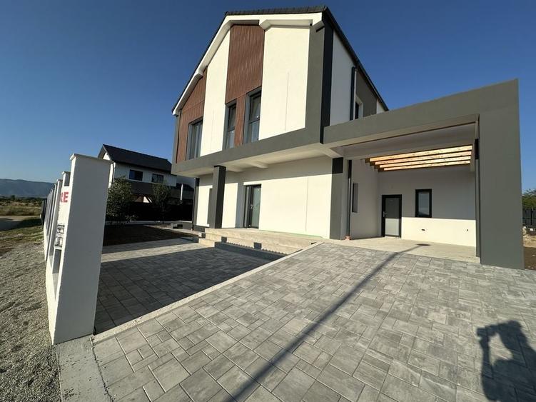 Casă cu 4 camere în Central