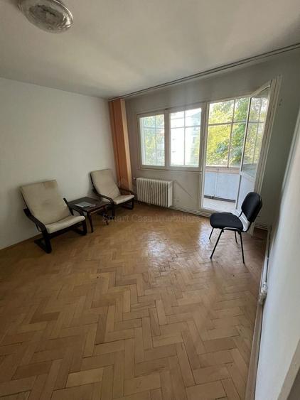 Apartament cu 2 camere semidecomandat în Podu Roș