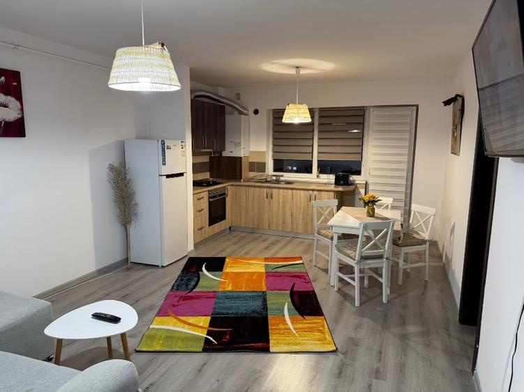 Apartament cu 2 camere semidecomandat, mobilat în Sânpetru