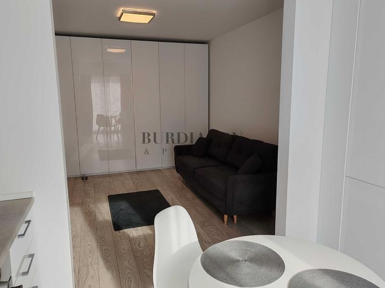 Apartament cu 2 camere decomandat în Titan