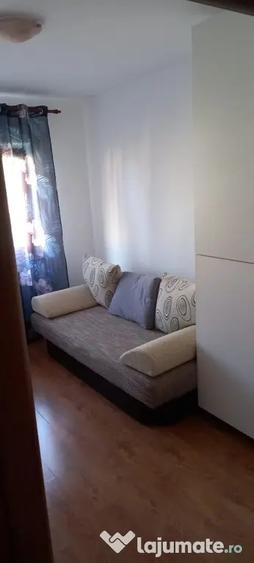 Apartament cu 3 camere decomandat în Răcădău