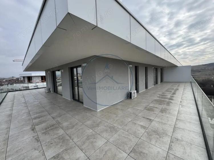 Apartament cu 4 camere decomandat în Central