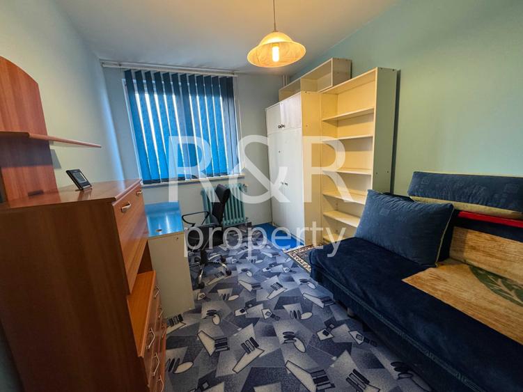 Apartament cu 3 camere semidecomandat în Drumul Taberei