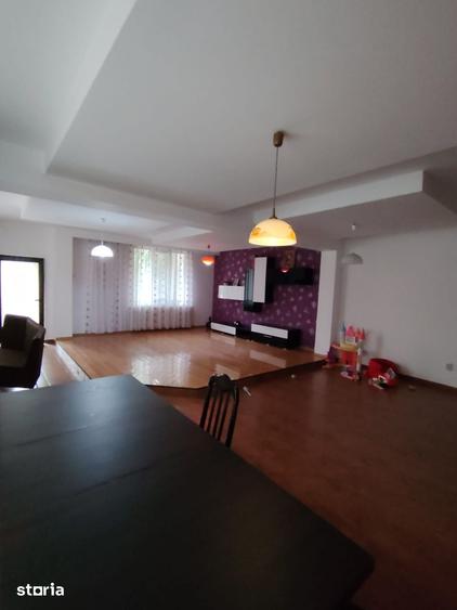 Casă cu 5 camere cu Teren 400 Mp în Călărași