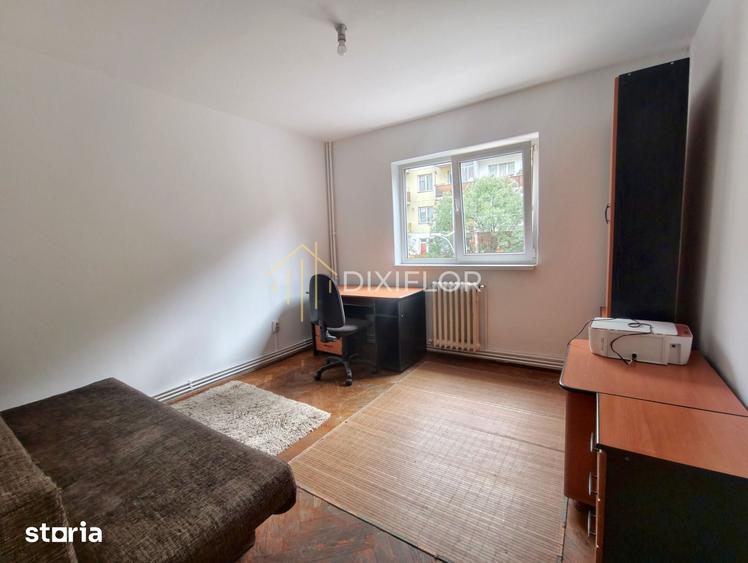 Apartament cu 3 camere decomandat în 22 Decembrie 1989
