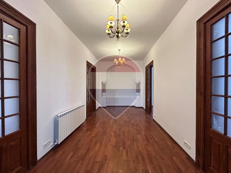 Casă individuală cu 4 camere cu Teren 126 Mp în Cișmigiu