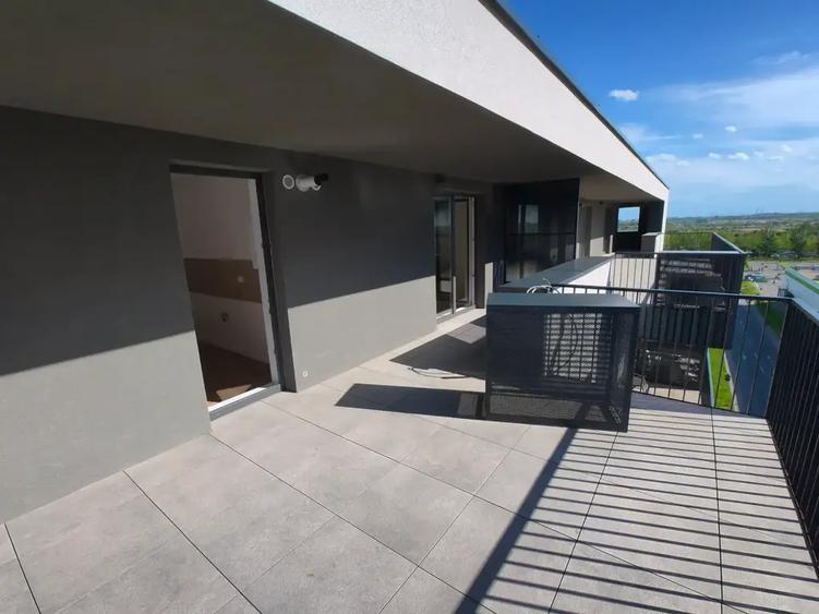 Penthouse cu 3 camere decomandat în Theodor Pallady