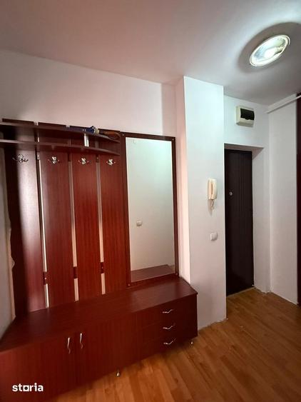 Apartament cu 4 camere semidecomandat în Central