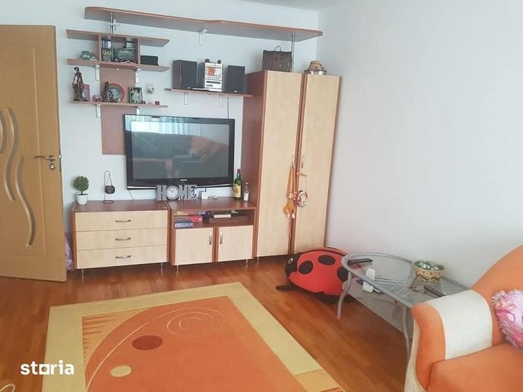 Apartament cu 3 camere decomandat în Tei