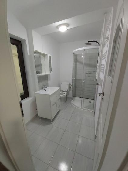 Casă cu 5 camere cu Teren 250 Mp în Victoriei