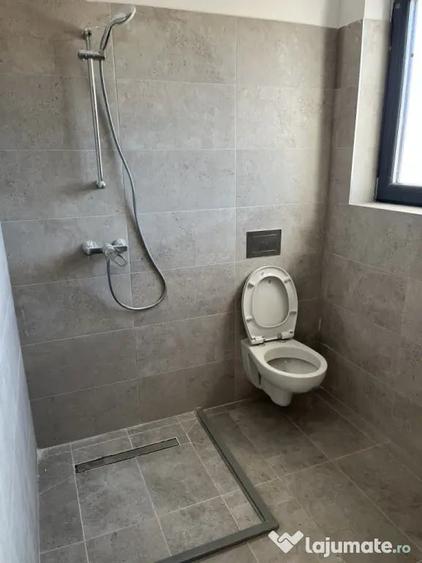 Apartament cu 3 camere decomandat în Parc Zăvoi
