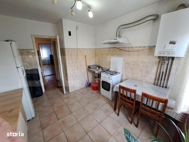 Apartament cu 3 camere decomandat în Ciupercenii Noi