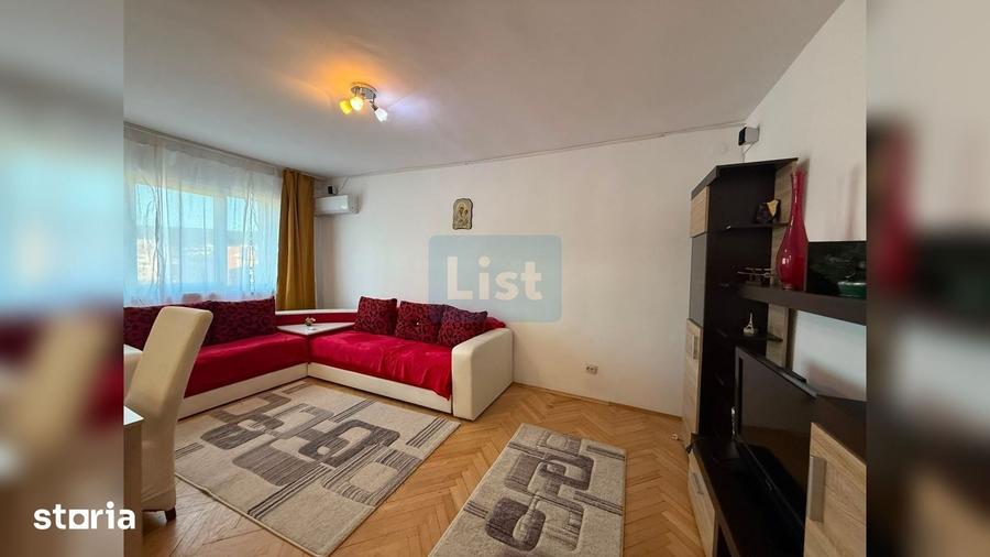 Apartament cu 3 camere semidecomandat în Plopilor
