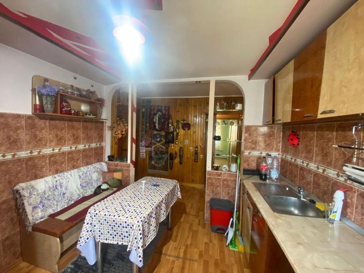 Apartament cu 3 camere decomandat, mobilat în Central