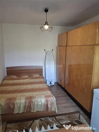 Apartament cu 3 camere semidecomandat în Micro III