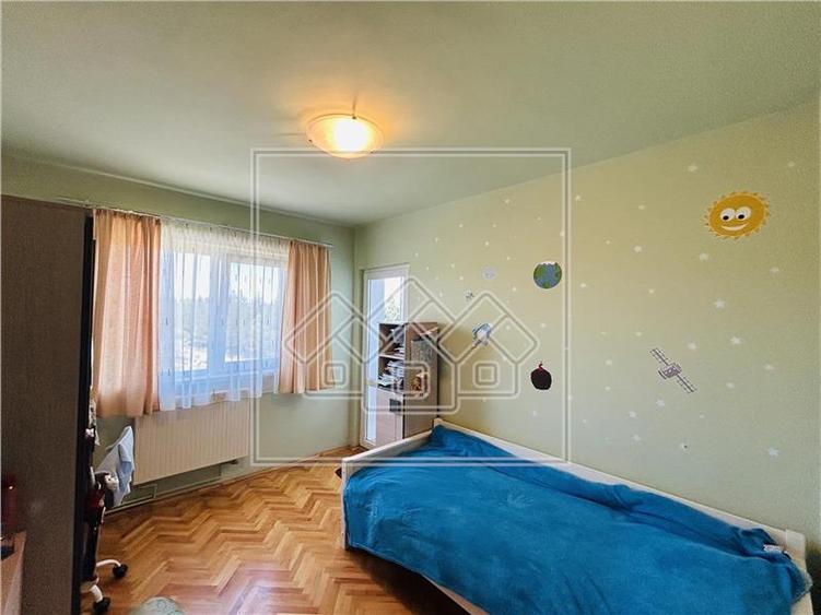 Apartament cu 3 camere decomandat în Ștrand