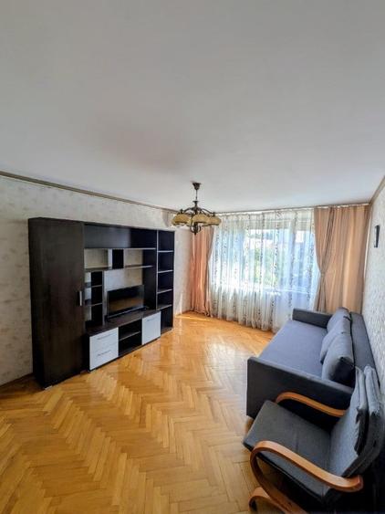 Apartament cu 4 camere decomandat în Berceni