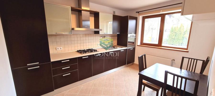 Duplex cu 5 camere cu Canalizare în Iancu Nicolae