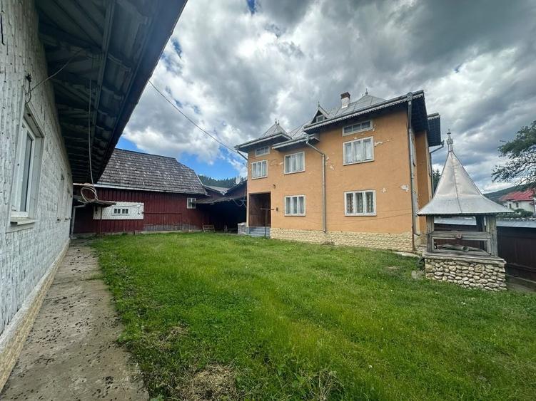 Casă cu 4 camere în Vama