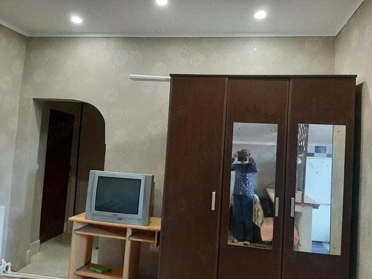 Garsonieră decomandată în Roșu