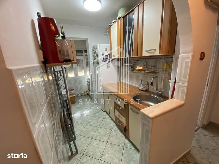 Apartament cu 3 camere semidecomandat în Micro 14