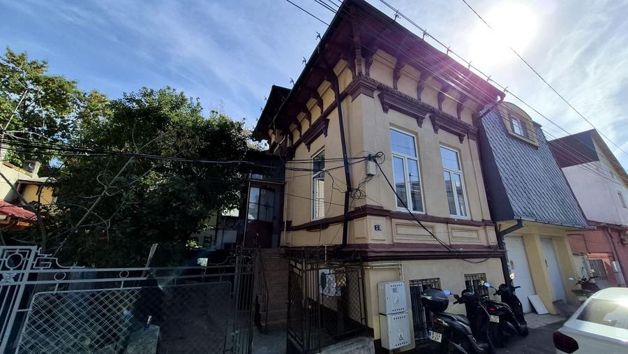 Casă individuală cu 3 camere cu Canalizare în Cantemir