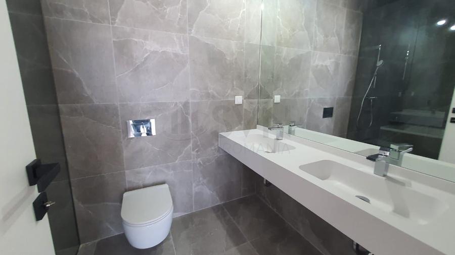 Penthouse cu 4 camere semidecomandat în Cotroceni
