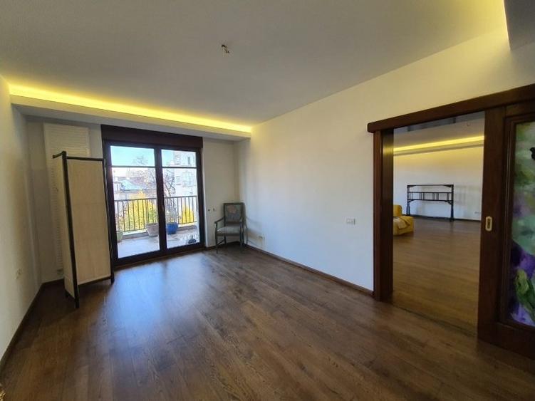 Apartament cu 4 camere în P-ța Romană